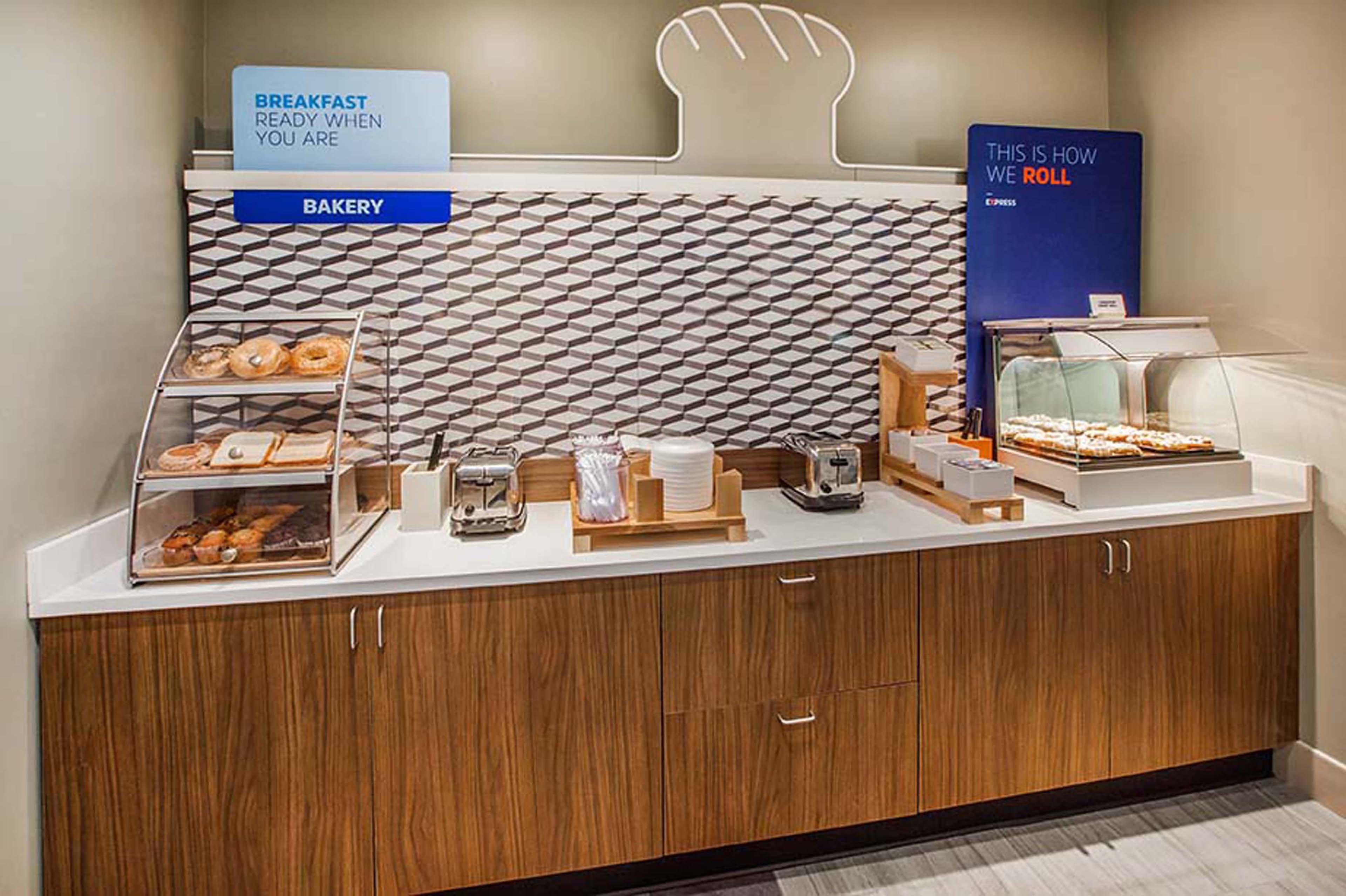 Holiday Inn Express Hotel & Suites Austin Nw - Arboretum Area By Ihg Eksteriør billede